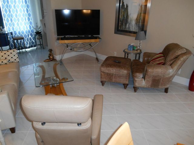 2615 NE 1st Court 406, Boynton Beach, FL 33435