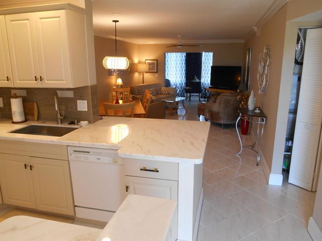 2615 NE 1st Court 406, Boynton Beach, FL 33435