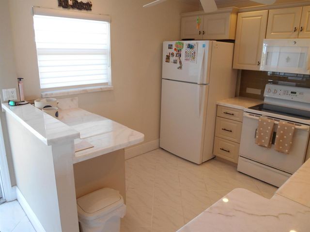 2615 NE 1st Court 406, Boynton Beach, FL 33435