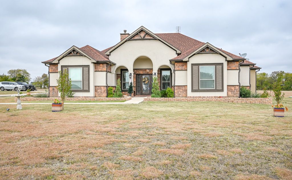 185 Steel Dust Drive, Red Oak, TX 75154