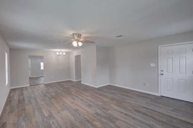 1260 E Mulkey Street, Fort Worth, TX 76104