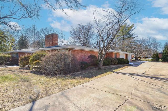 401 Garden Boulevard, Belleville, IL 62220