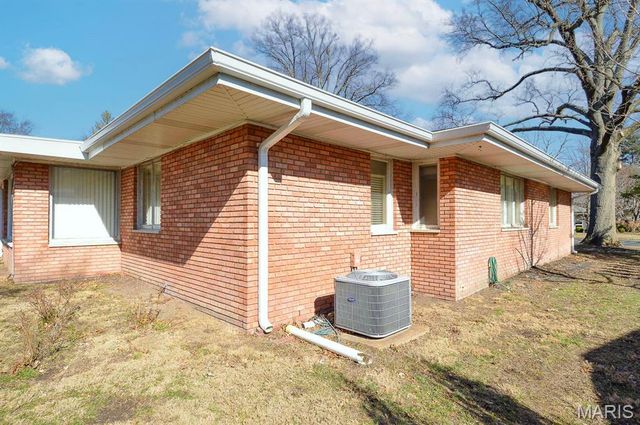 401 Garden Boulevard, Belleville, IL 62220