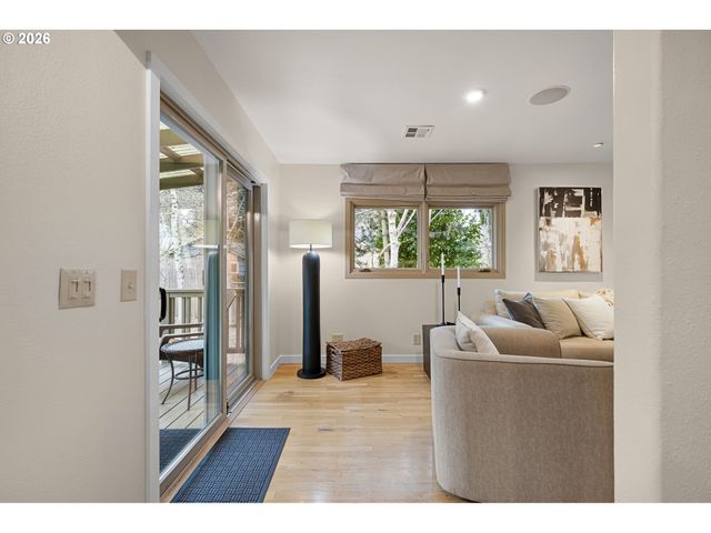 1350 E 25TH Ave, Eugene, OR 97403