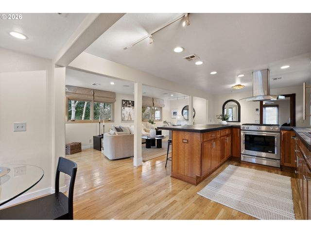 1350 E 25TH Ave, Eugene, OR 97403