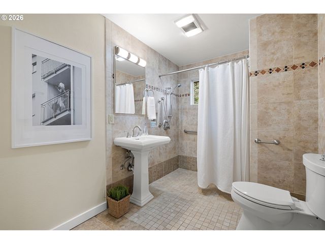 1350 E 25TH Ave, Eugene, OR 97403