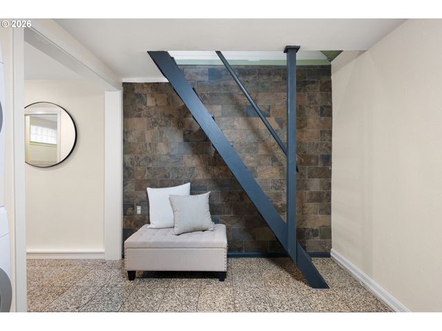 1350 E 25TH Ave, Eugene, OR 97403