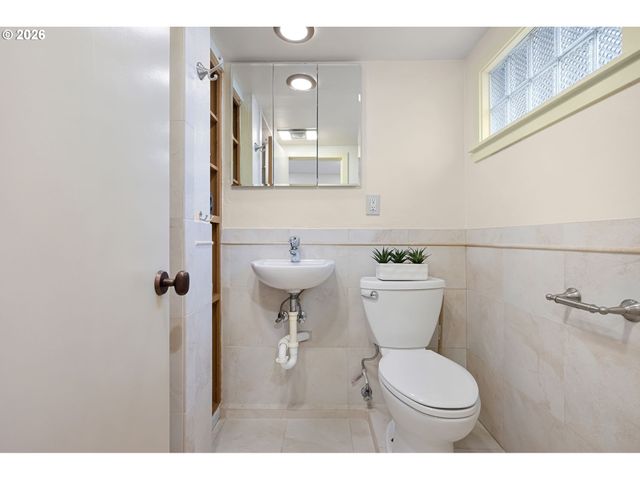 1350 E 25TH Ave, Eugene, OR 97403