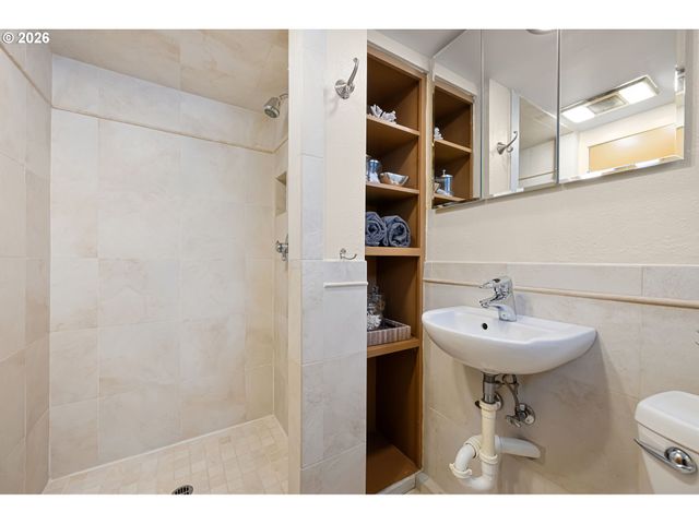 1350 E 25TH Ave, Eugene, OR 97403