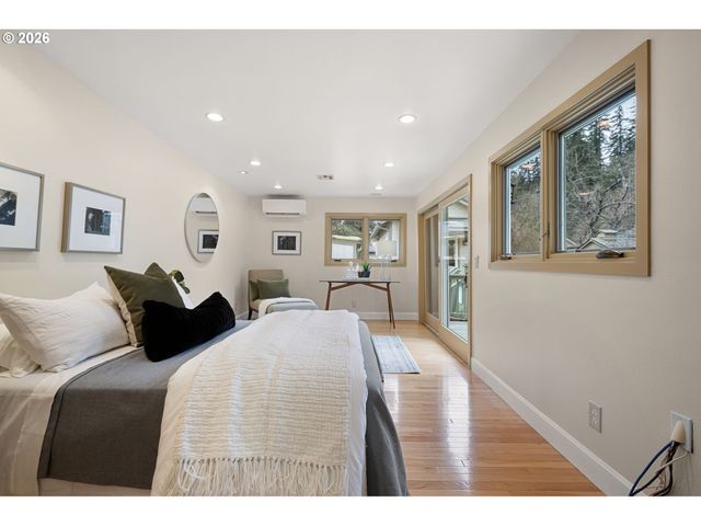 1350 E 25TH Ave, Eugene, OR 97403