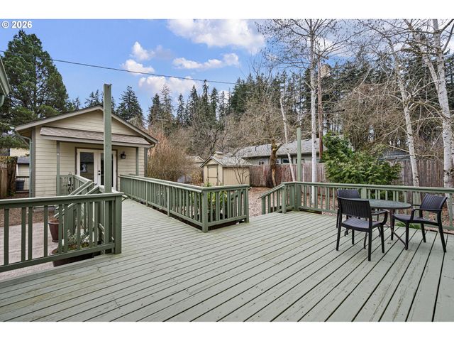 1350 E 25TH Ave, Eugene, OR 97403