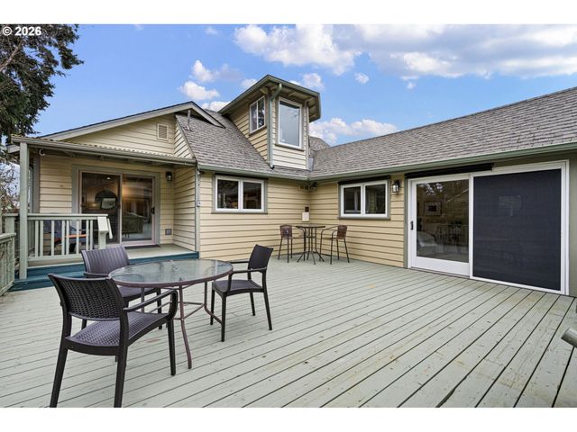 1350 E 25TH Ave, Eugene, OR 97403