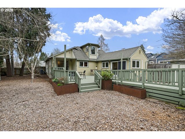 1350 E 25TH Ave, Eugene, OR 97403