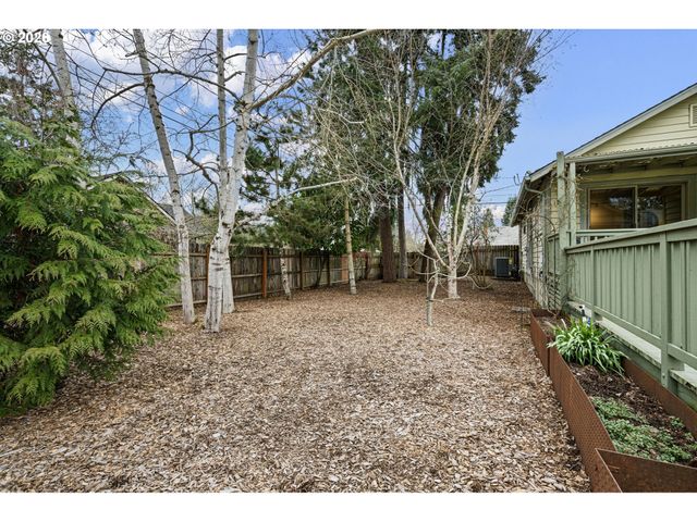 1350 E 25TH Ave, Eugene, OR 97403