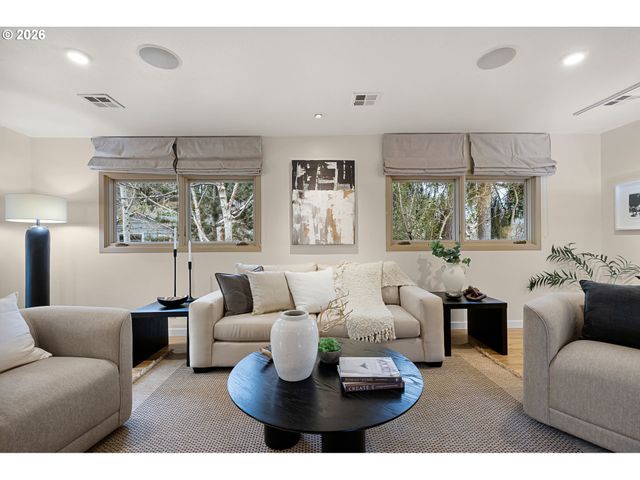 1350 E 25TH Ave, Eugene, OR 97403