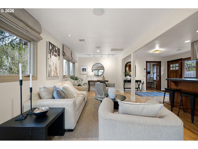 1350 E 25TH Ave, Eugene, OR 97403