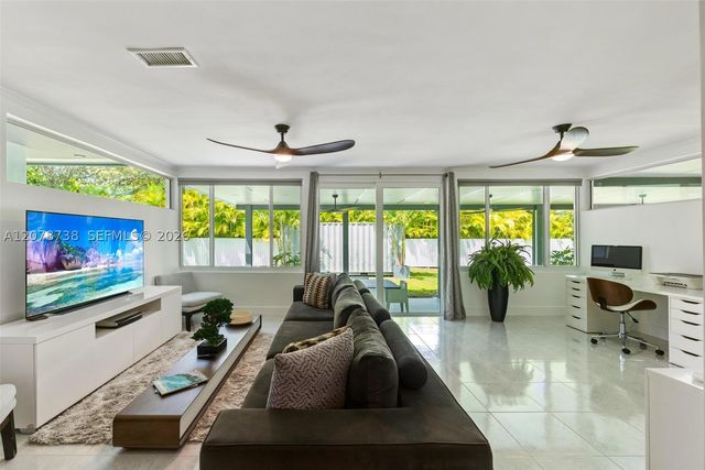 6140 SW 65th Ave, South Miami, FL 33143