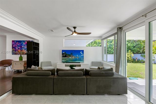 6140 SW 65th Ave, South Miami, FL 33143