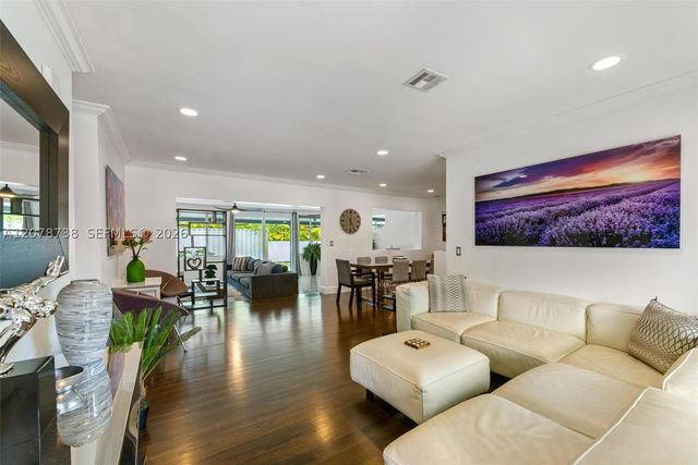 6140 SW 65th Ave, South Miami, FL 33143