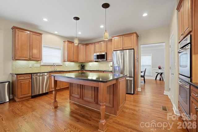 905 Patricians Lane, Wesley Chapel, NC 28110