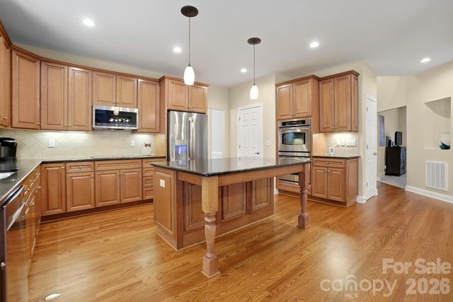 905 Patricians Lane, Wesley Chapel, NC 28110