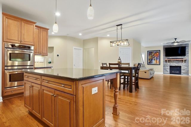 905 Patricians Lane, Wesley Chapel, NC 28110