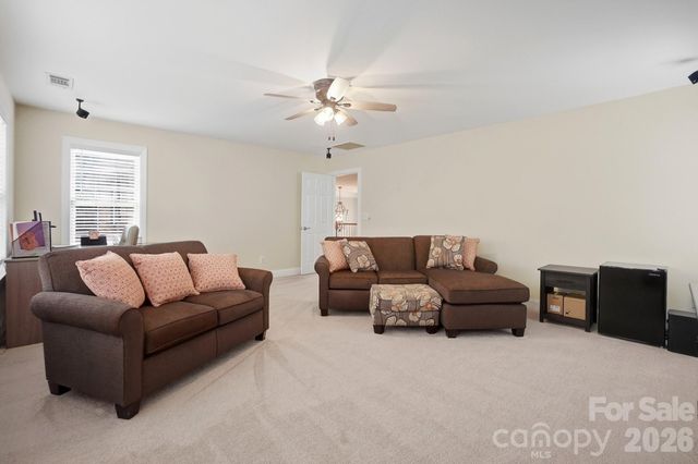 905 Patricians Lane, Wesley Chapel, NC 28110