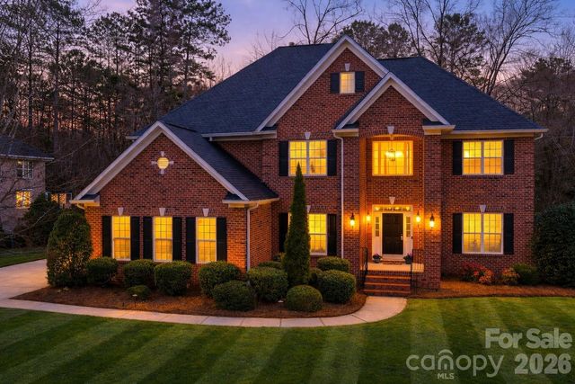 905 Patricians Lane, Wesley Chapel, NC 28110