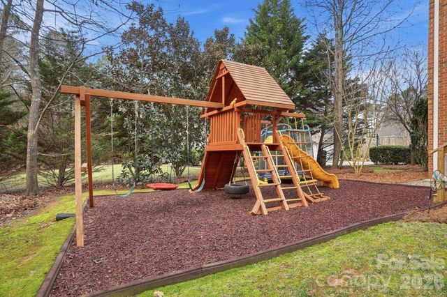 905 Patricians Lane, Wesley Chapel, NC 28110