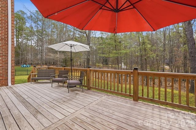 905 Patricians Lane, Wesley Chapel, NC 28110