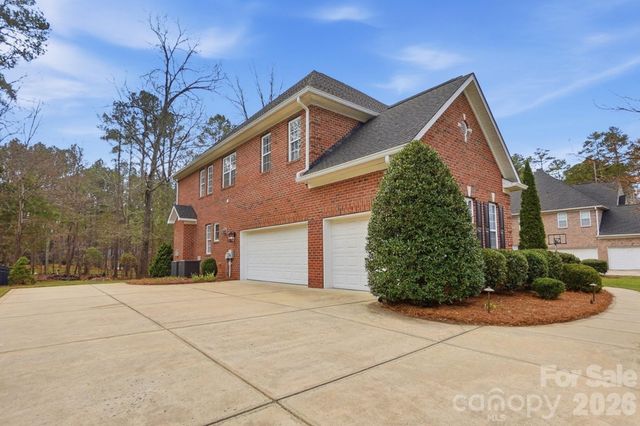 905 Patricians Lane, Wesley Chapel, NC 28110