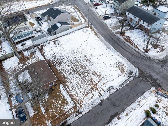 302 FALCON DR, Tuckerton, NJ 08087