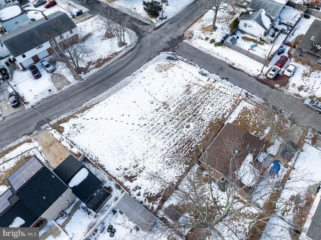 302 FALCON DR, Tuckerton, NJ 08087