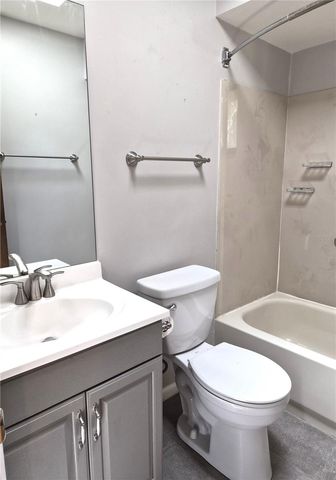 9913 W BAY STREET, Seminole, FL 33776