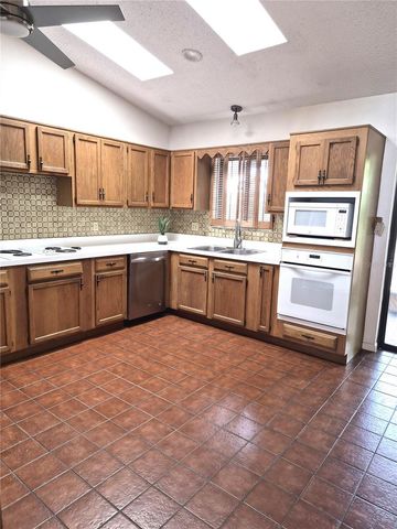 9913 W BAY STREET, Seminole, FL 33776