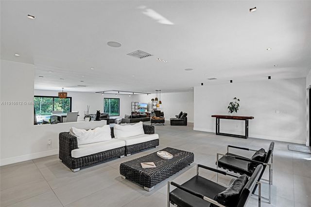 14135 N Miami Ave, Miami, FL 33168