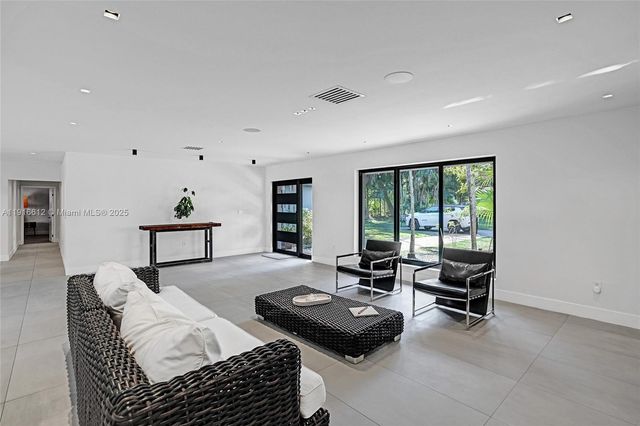 14135 N Miami Ave, Miami, FL 33168