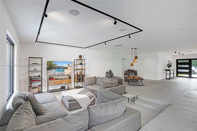 14135 N Miami Ave, Miami, FL 33168