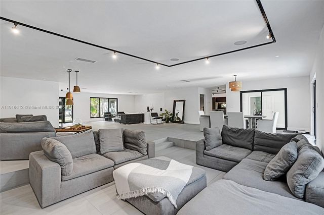 14135 N Miami Ave, Miami, FL 33168