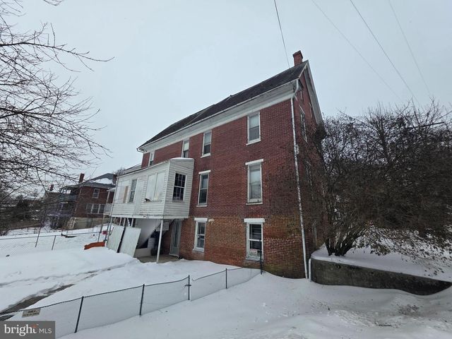 178 W MAIN ST, Windsor, PA 17366