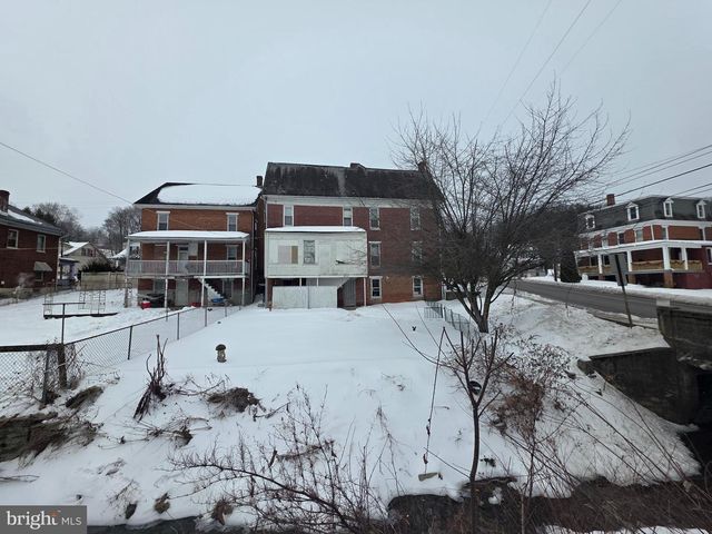 178 W MAIN ST, Windsor, PA 17366