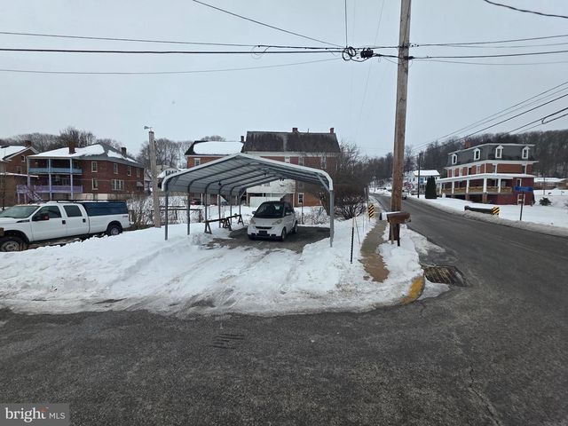 178 W MAIN ST, Windsor, PA 17366