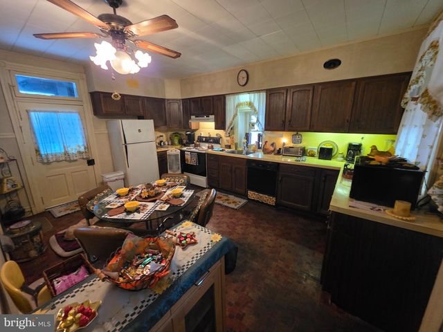 178 W MAIN ST, Windsor, PA 17366