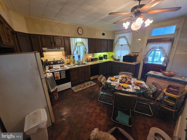 178 W MAIN ST, Windsor, PA 17366