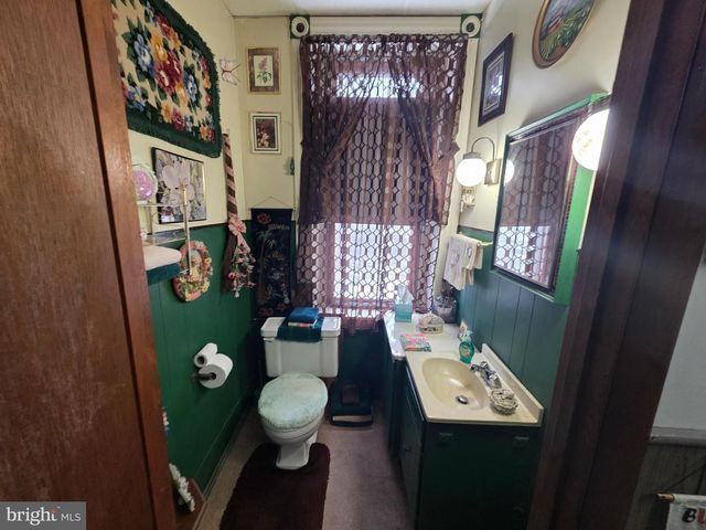 178 W MAIN ST, Windsor, PA 17366