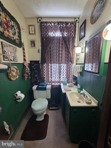 178 W MAIN ST, Windsor, PA 17366