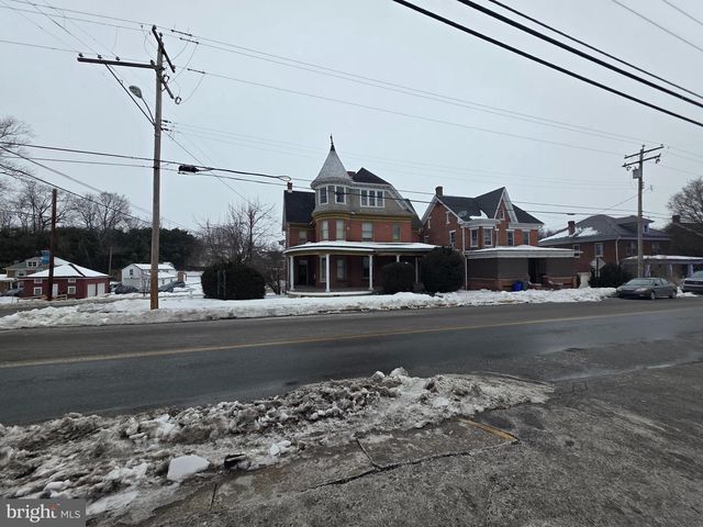 178 W MAIN ST, Windsor, PA 17366