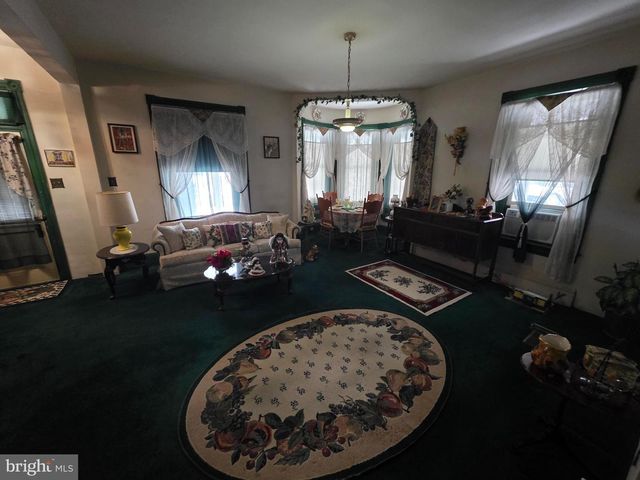 178 W MAIN ST, Windsor, PA 17366