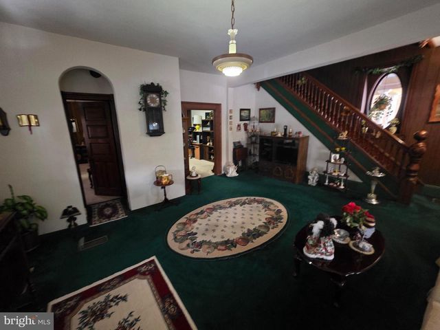 178 W MAIN ST, Windsor, PA 17366