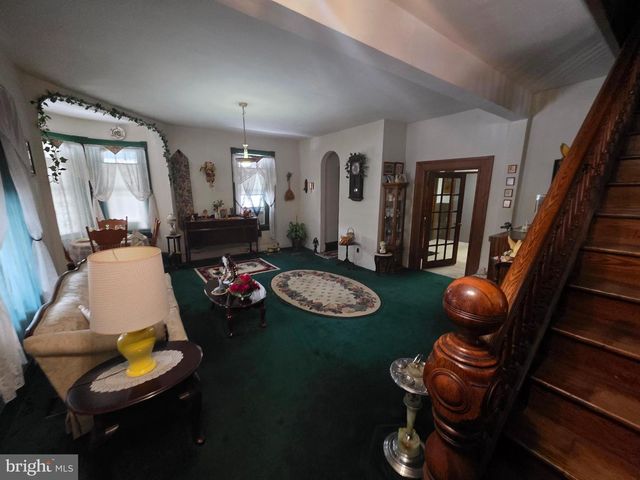 178 W MAIN ST, Windsor, PA 17366